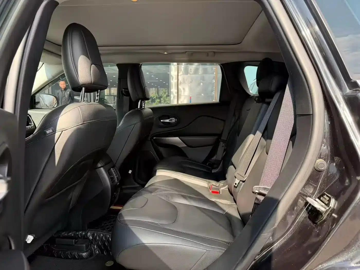 Jeep Cherokee 2019 2.0T 4WD Explorer Edition (National V Emission Standard) — миниатюра 4
