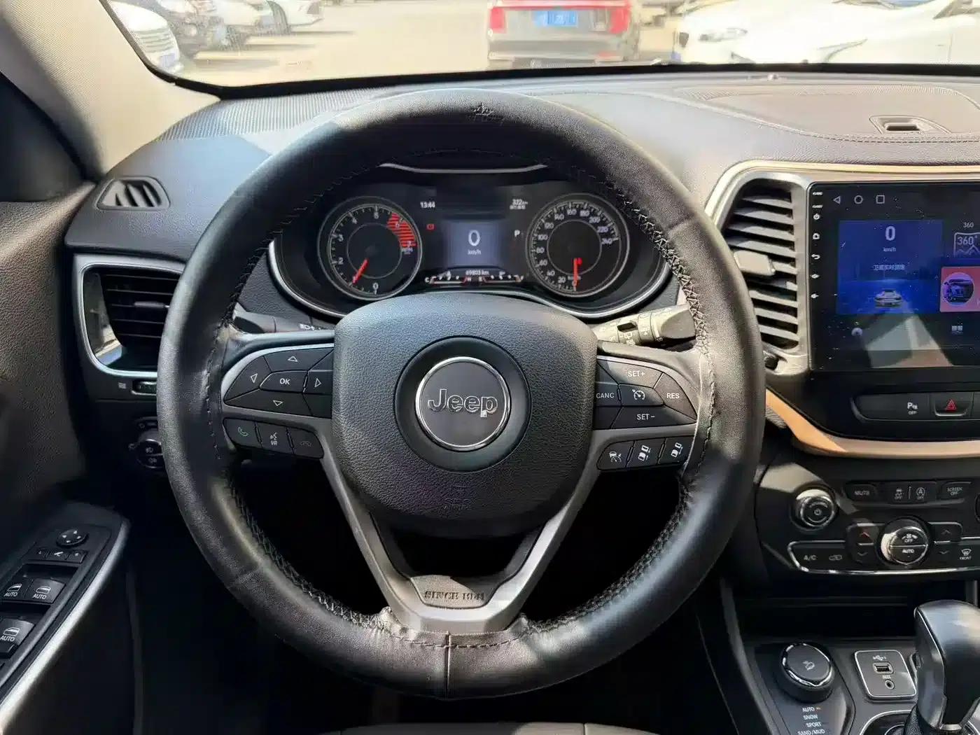 Jeep Cherokee 2019 2.0T 4WD Explorer Edition (National V Emission Standard) — миниатюра 6