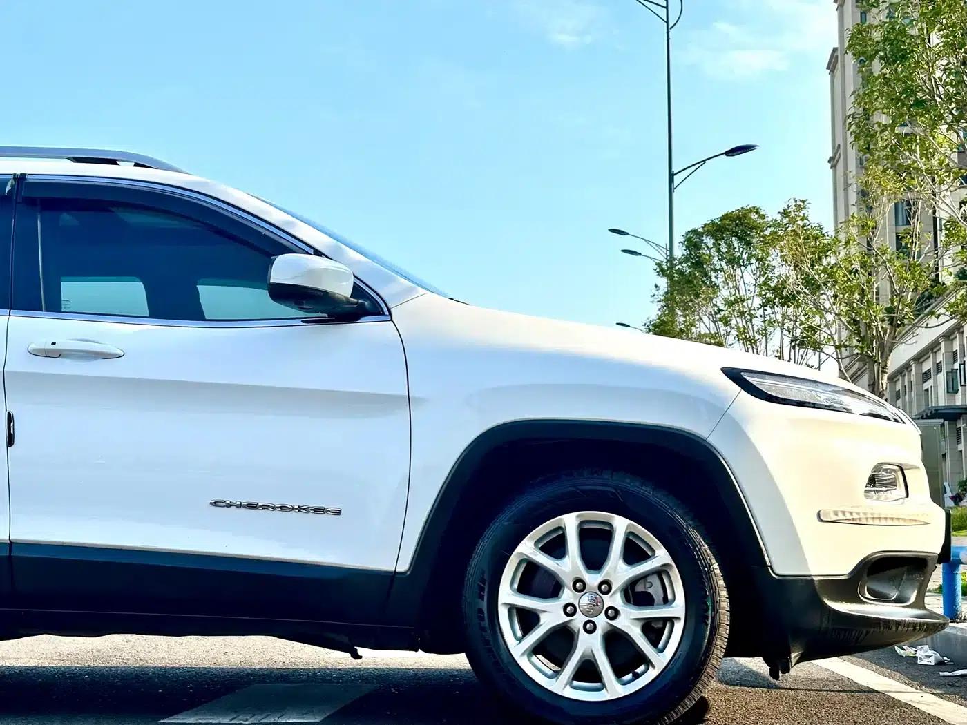 Jeep Cherokee 2017 2.4L Leading Edition — миниатюра 11