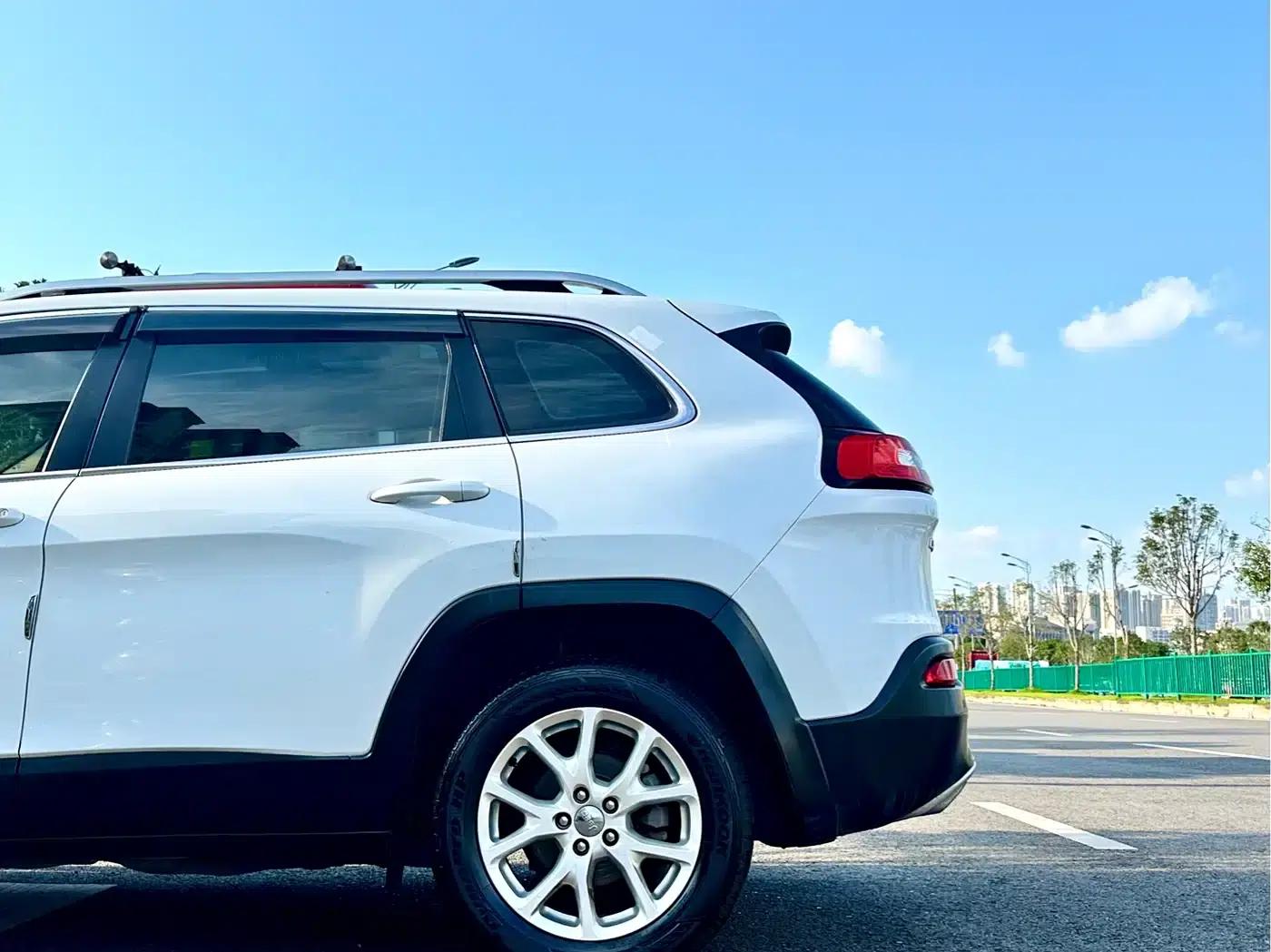 Jeep Cherokee 2017 2.4L Leading Edition — миниатюра 14