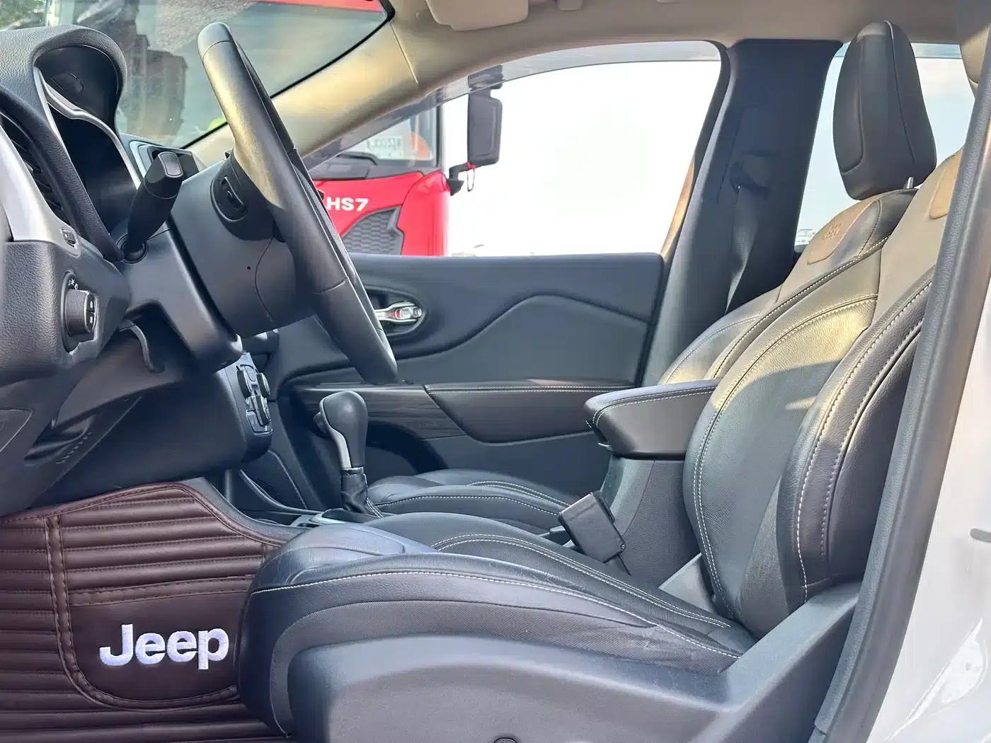 Jeep Cherokee 2017 2.4L Leading Edition — миниатюра 17