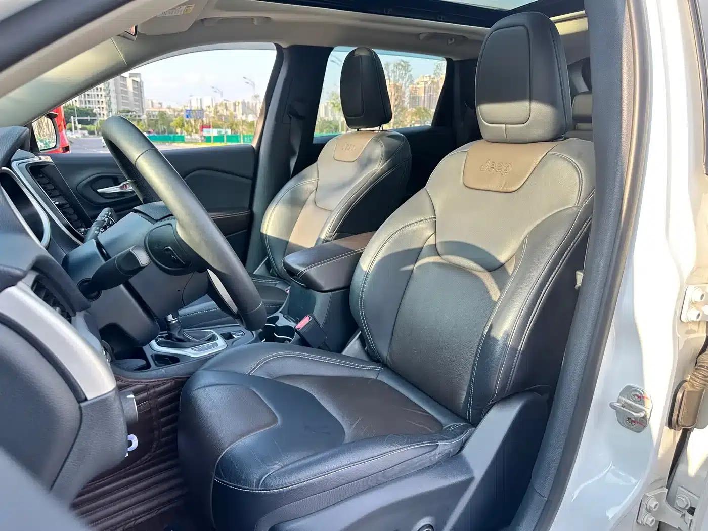 Jeep Cherokee 2017 2.4L Leading Edition — миниатюра 18