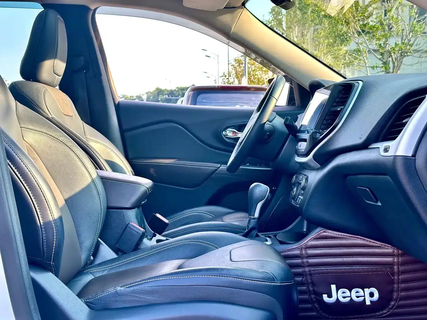 Jeep Cherokee 2017 2.4L Leading Edition — миниатюра 20