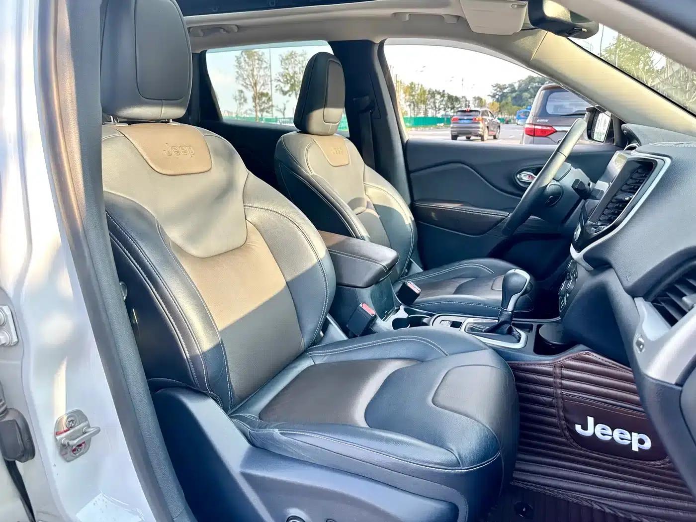 Jeep Cherokee 2017 2.4L Leading Edition — миниатюра 21