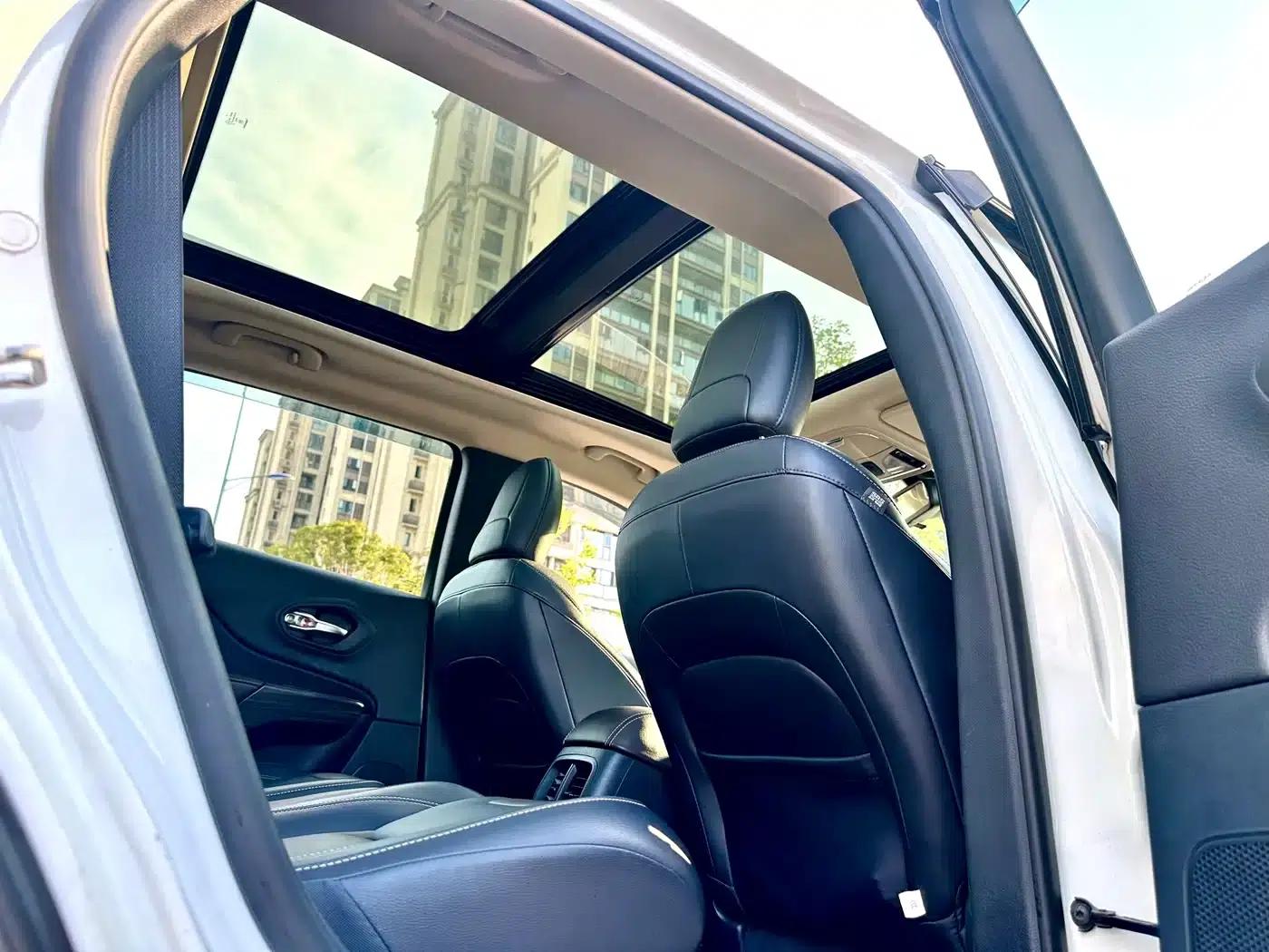 Jeep Cherokee 2017 2.4L Leading Edition — миниатюра 23