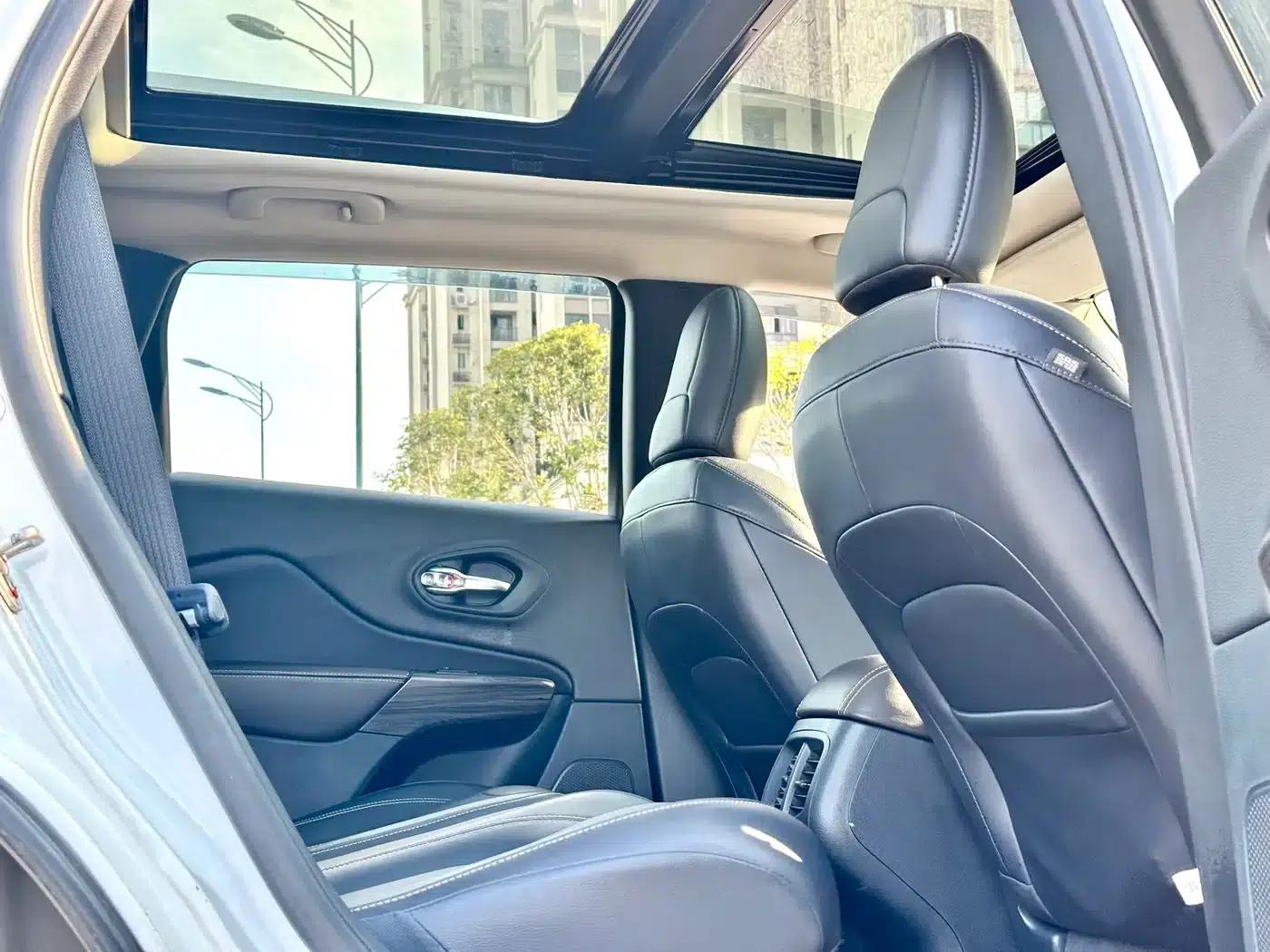 Jeep Cherokee 2017 2.4L Leading Edition — миниатюра 26