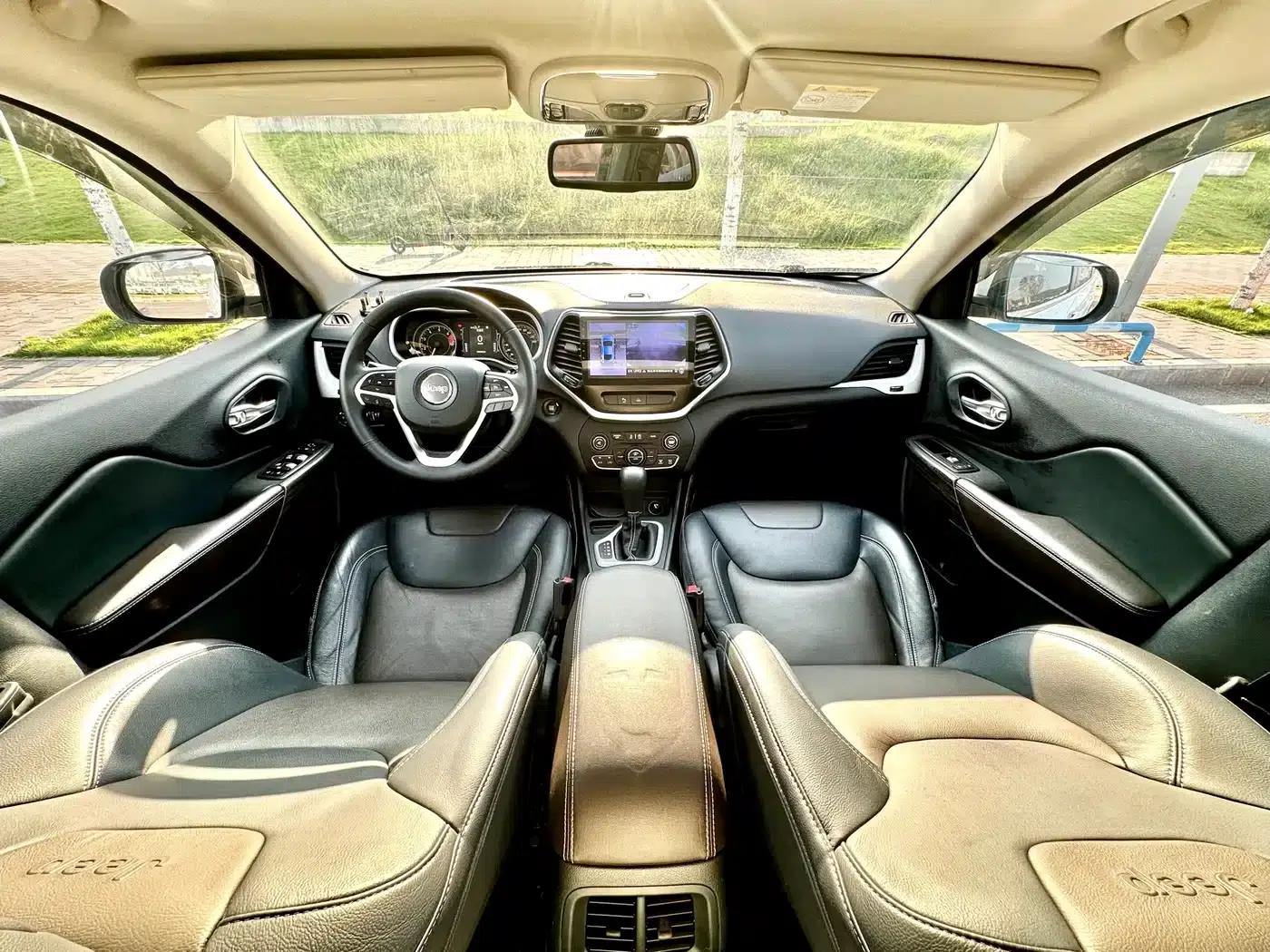 Jeep Cherokee 2017 2.4L Leading Edition — миниатюра 34