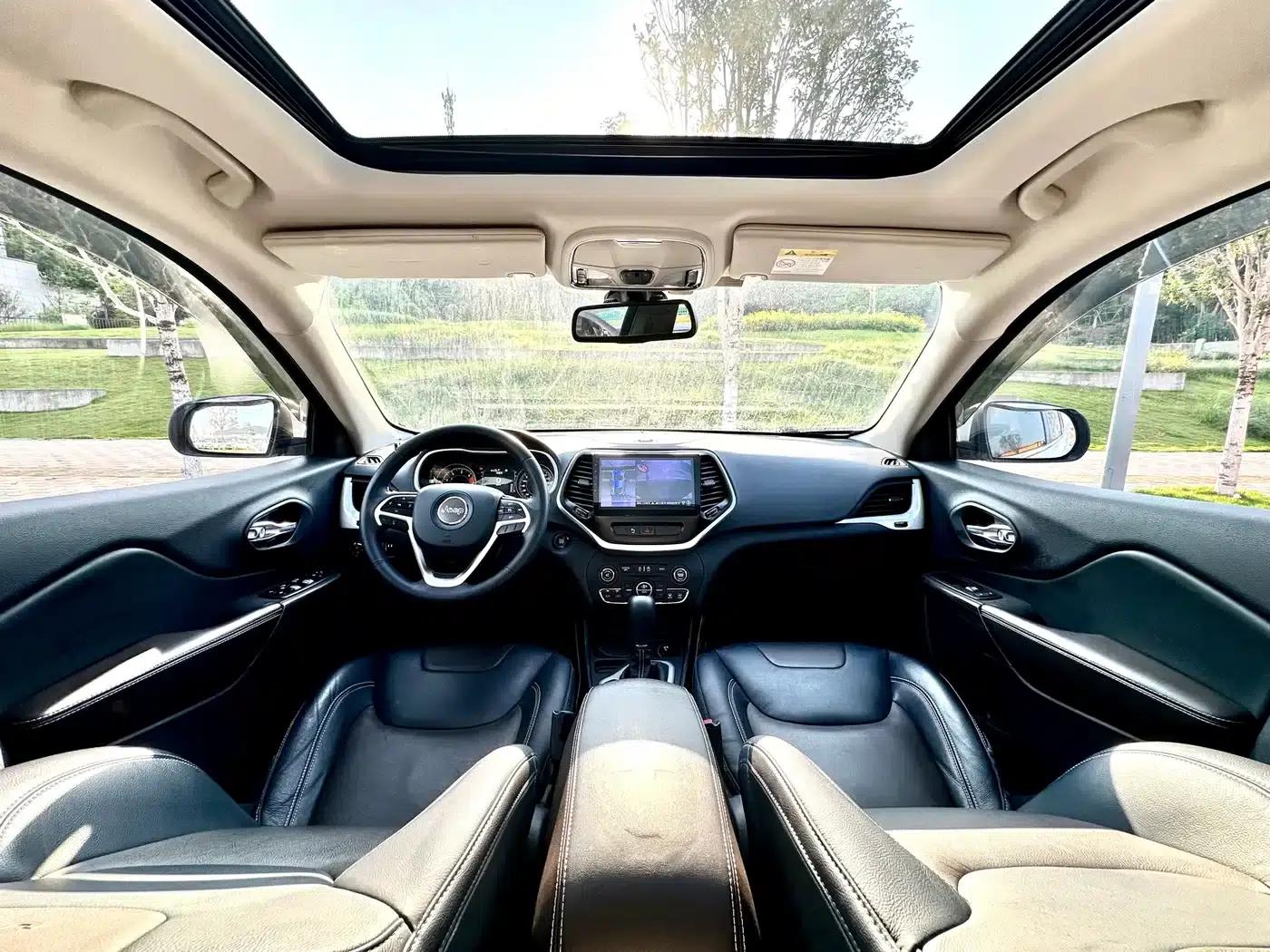 Jeep Cherokee 2017 2.4L Leading Edition — миниатюра 36