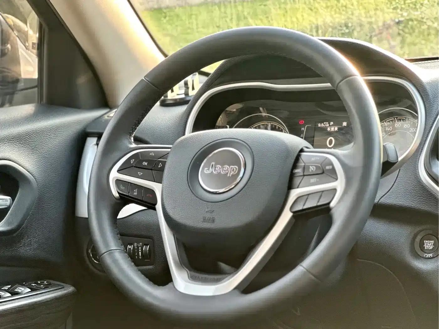 Jeep Cherokee 2017 2.4L Leading Edition — миниатюра 37