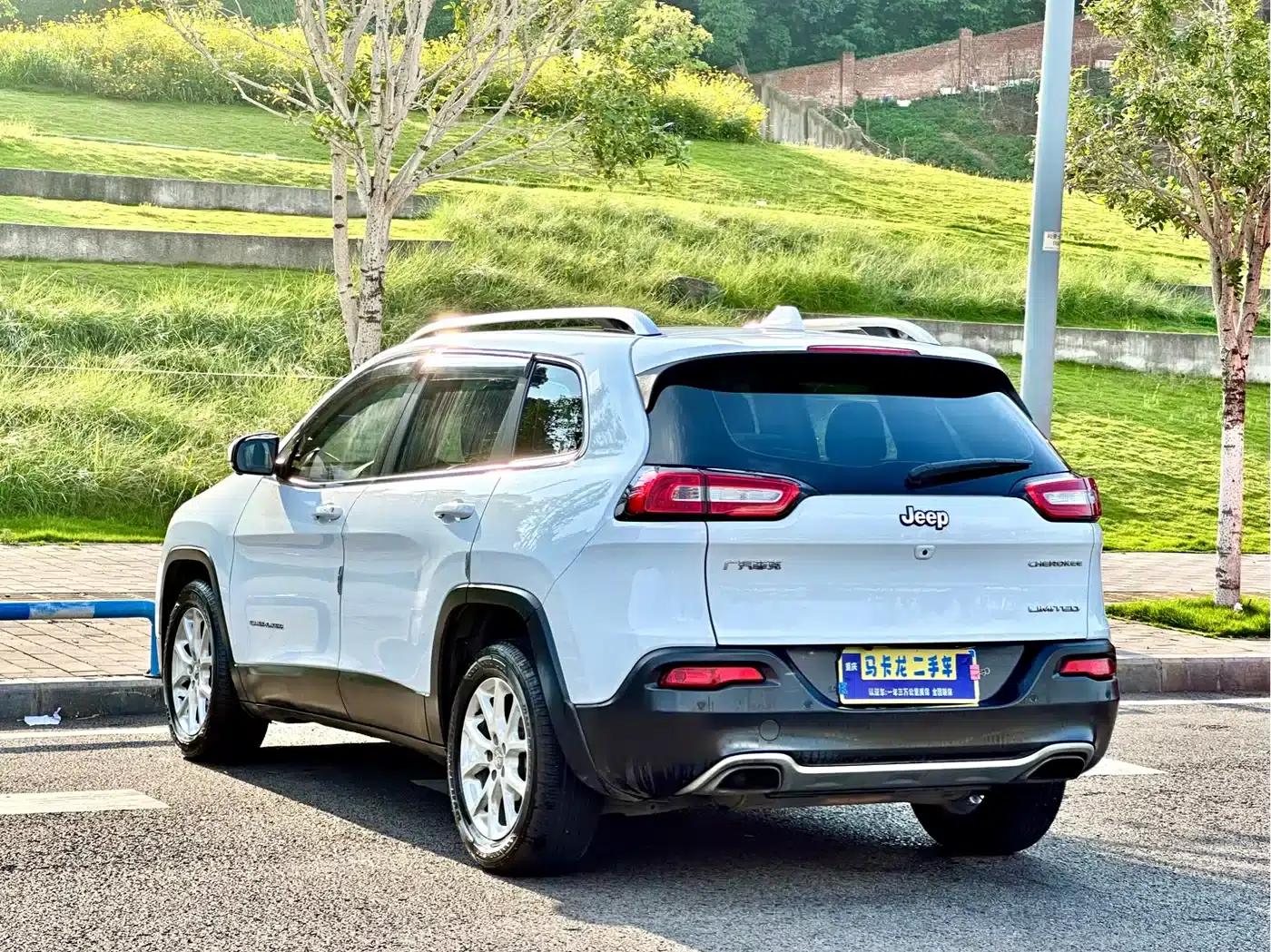 Jeep Cherokee 2017 2.4L Leading Edition — миниатюра 6