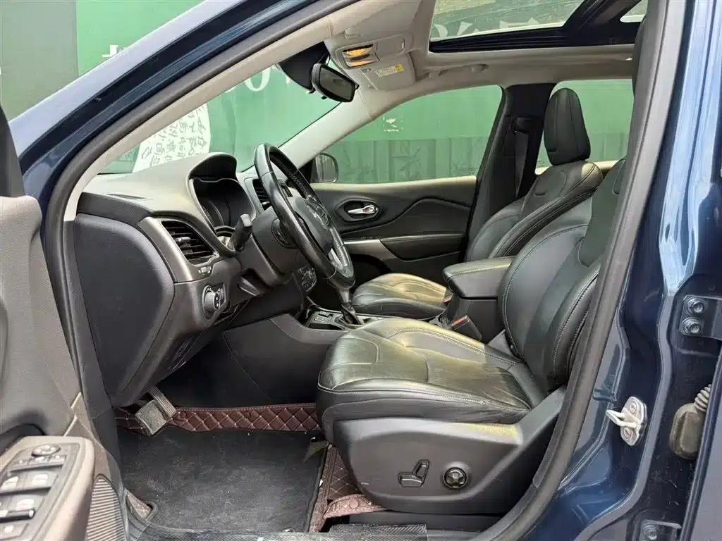 Jeep Cherokee 2019 2.0L 2WD Premium Edition (National V Emission Standard) — миниатюра 11