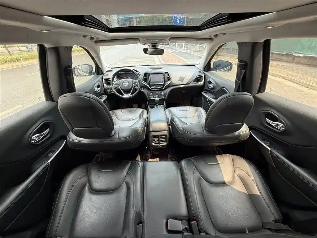 Jeep Cherokee 2019 2.0L 2WD Premium Edition (National V Emission Standard) — миниатюра 14