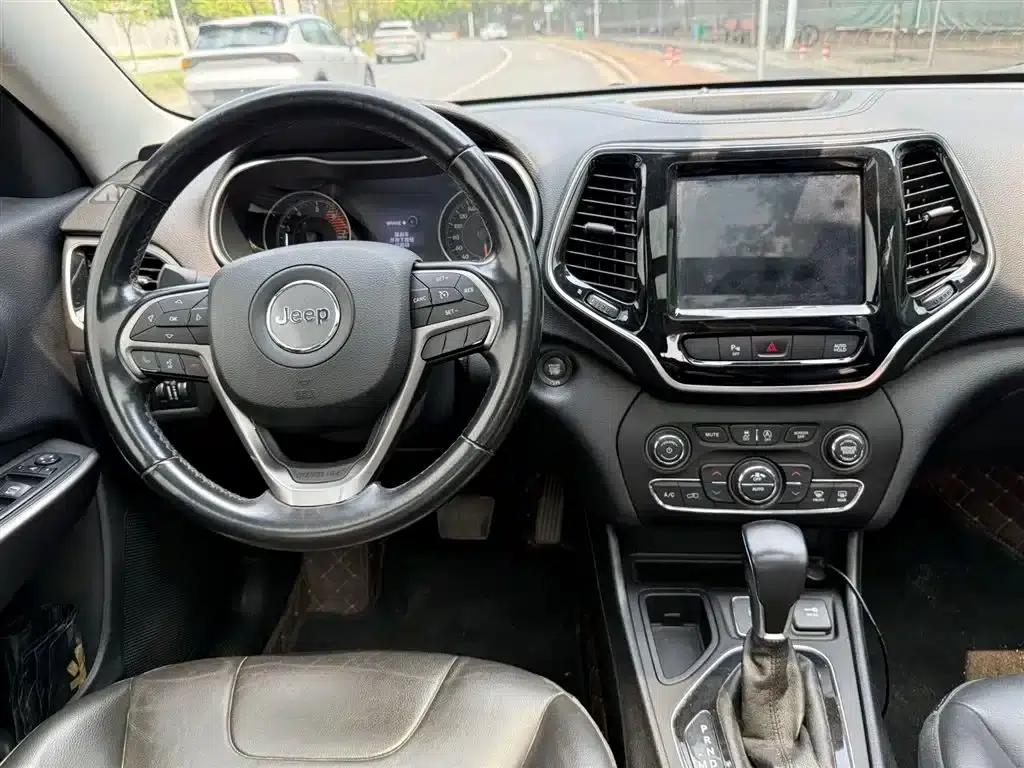 Jeep Cherokee 2019 2.0L 2WD Premium Edition (National V Emission Standard) — миниатюра 15