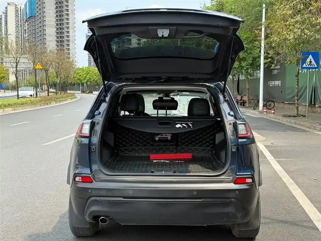 Jeep Cherokee 2019 2.0L 2WD Premium Edition (National V Emission Standard) — миниатюра 8
