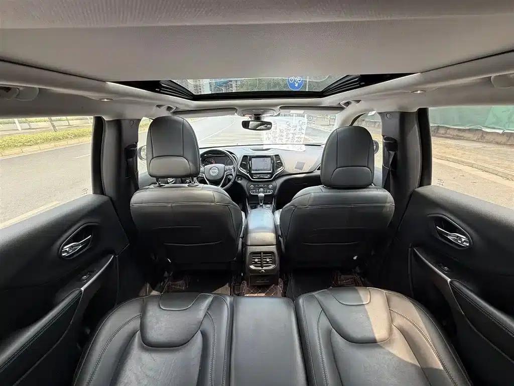Jeep Cherokee 2019 2.0L 2WD Premium Edition (National V Emission Standard) — миниатюра 9