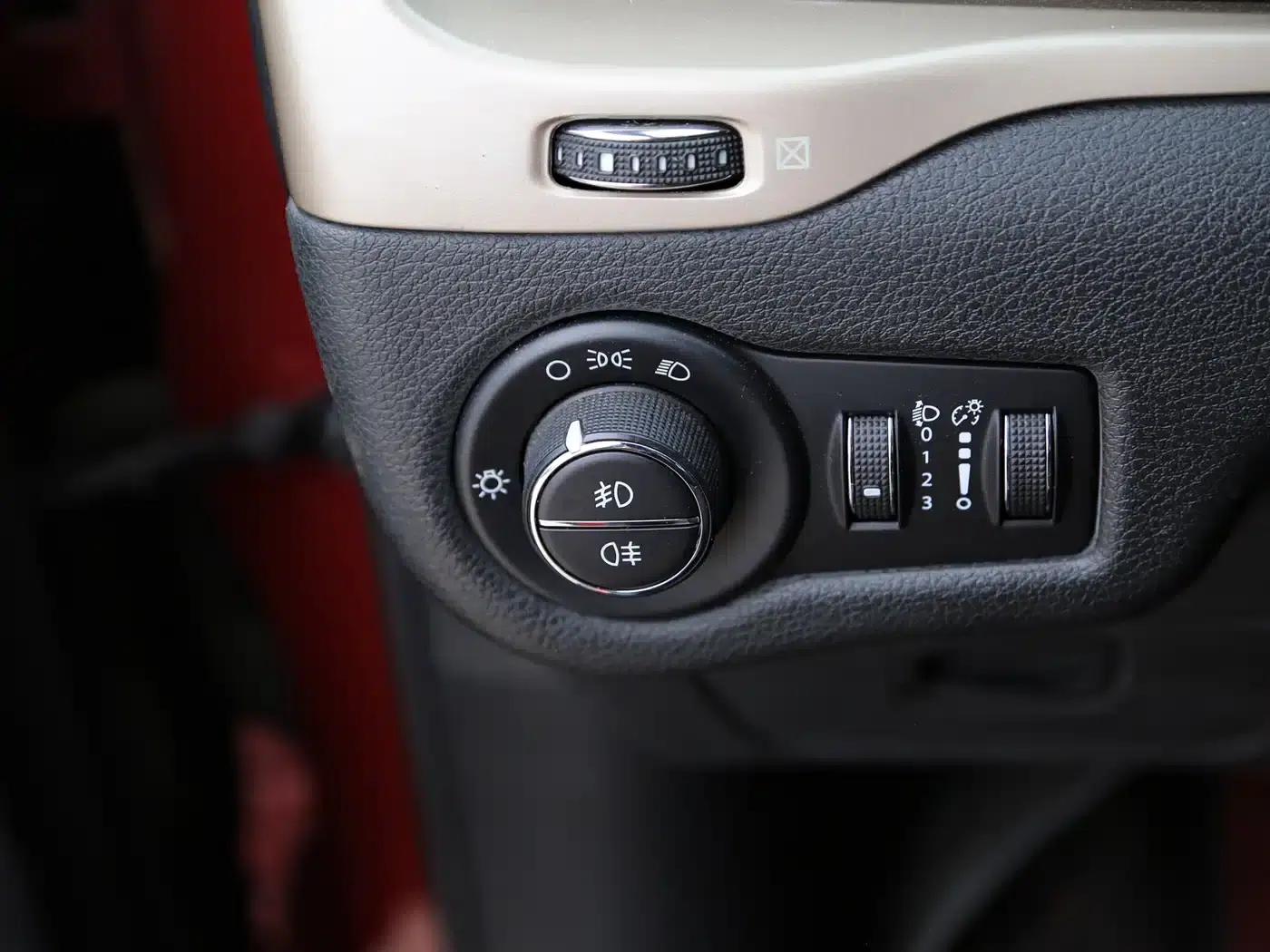 Jeep Cherokee 2016 2.4L Leading Edition — миниатюра 13