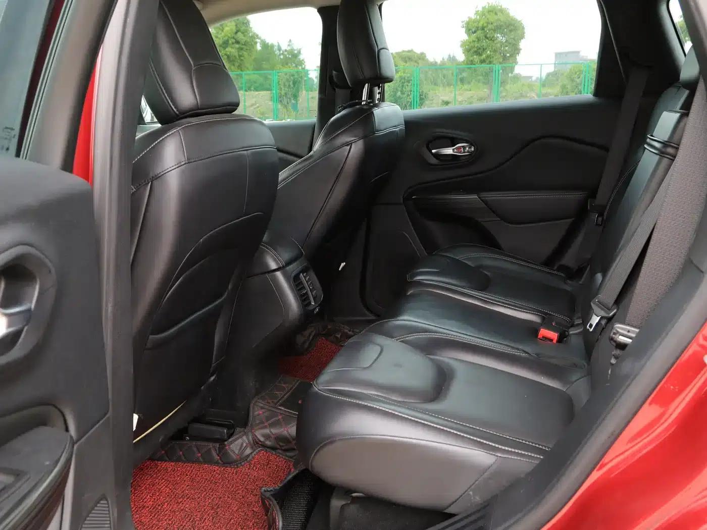 Jeep Cherokee 2016 2.4L Leading Edition — миниатюра 15