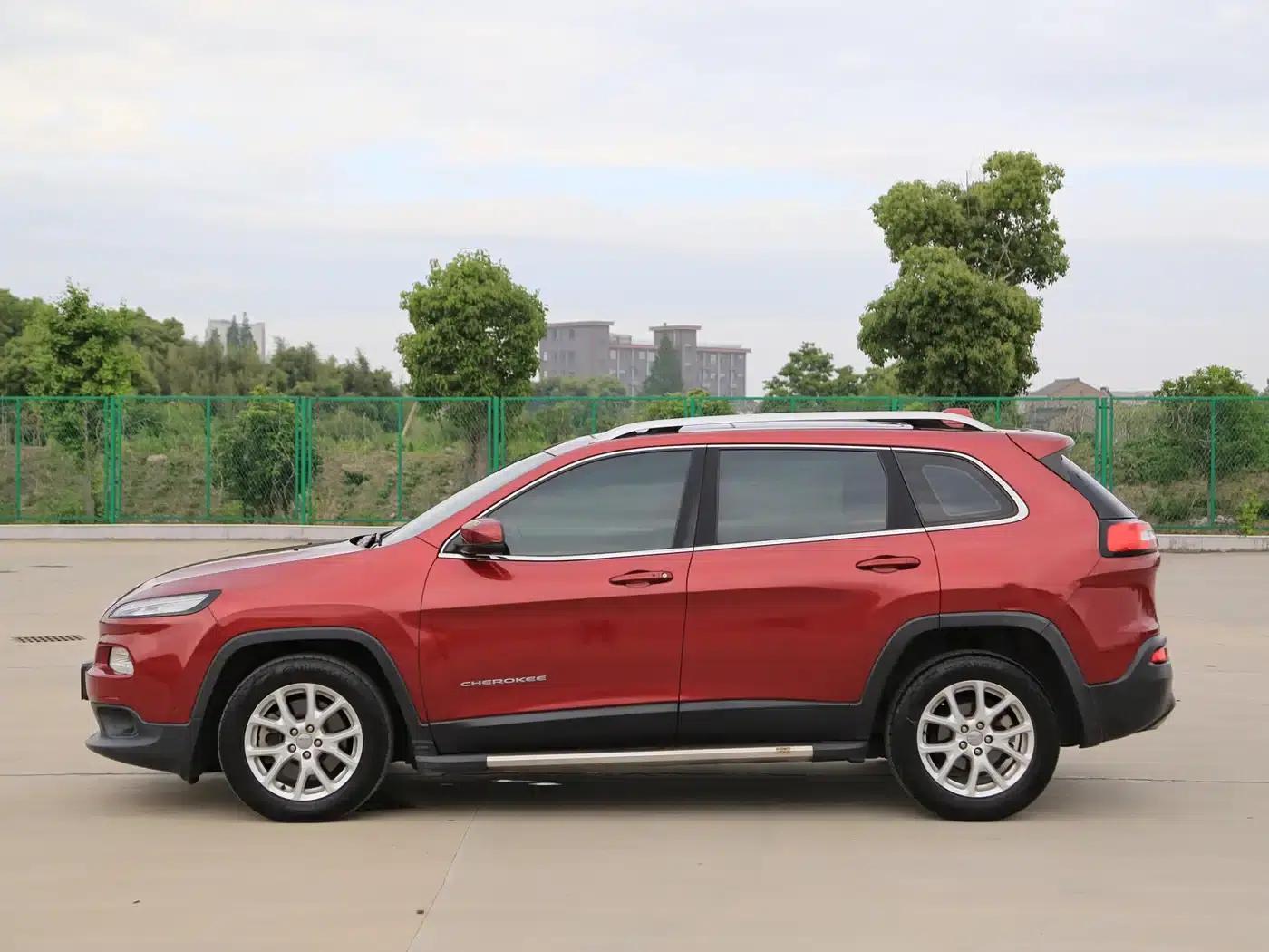 Jeep Cherokee 2016 2.4L Leading Edition — миниатюра 17