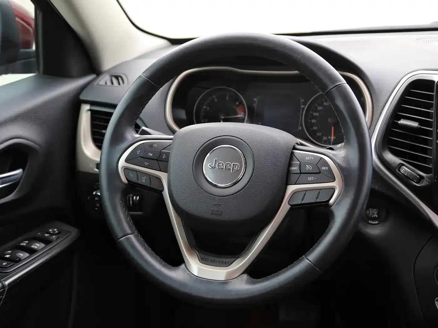 Jeep Cherokee 2016 2.4L Leading Edition — миниатюра 5