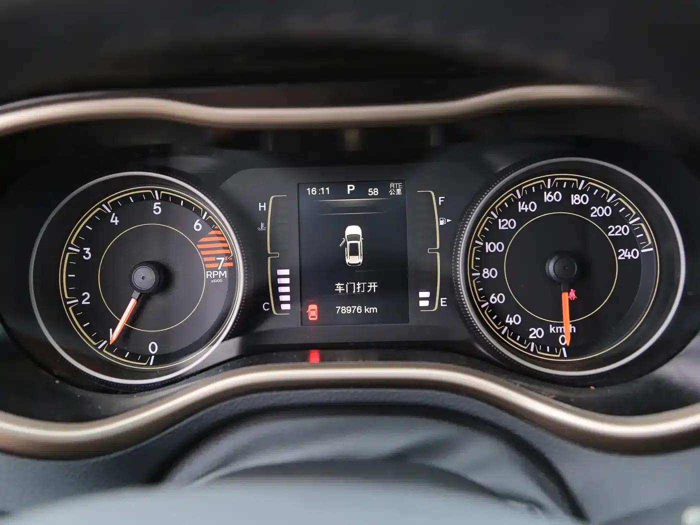 Jeep Cherokee 2016 2.4L Leading Edition — миниатюра 6