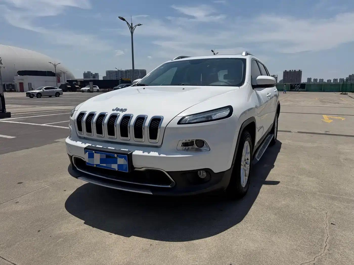 Jeep Cherokee 2017 2.4L Leading Edition — миниатюра 1