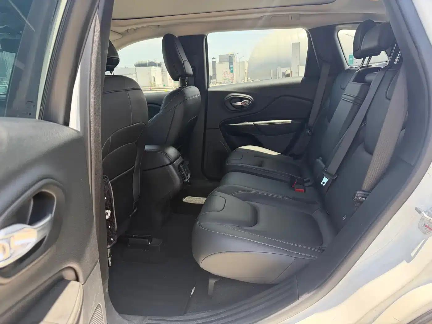 Jeep Cherokee 2017 2.4L Leading Edition — миниатюра 11