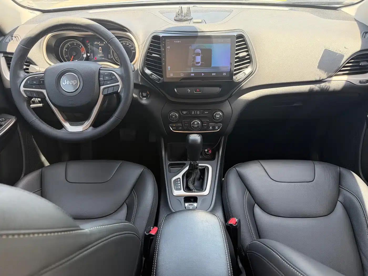 Jeep Cherokee 2017 2.4L Leading Edition — миниатюра 12