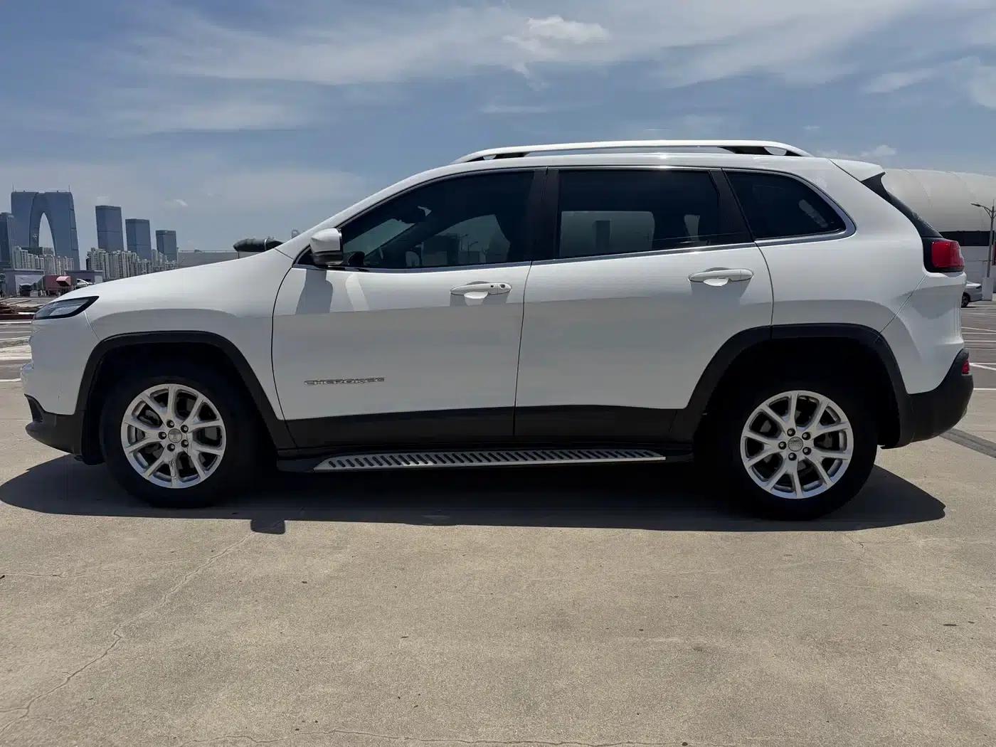 Jeep Cherokee 2017 2.4L Leading Edition — миниатюра 4
