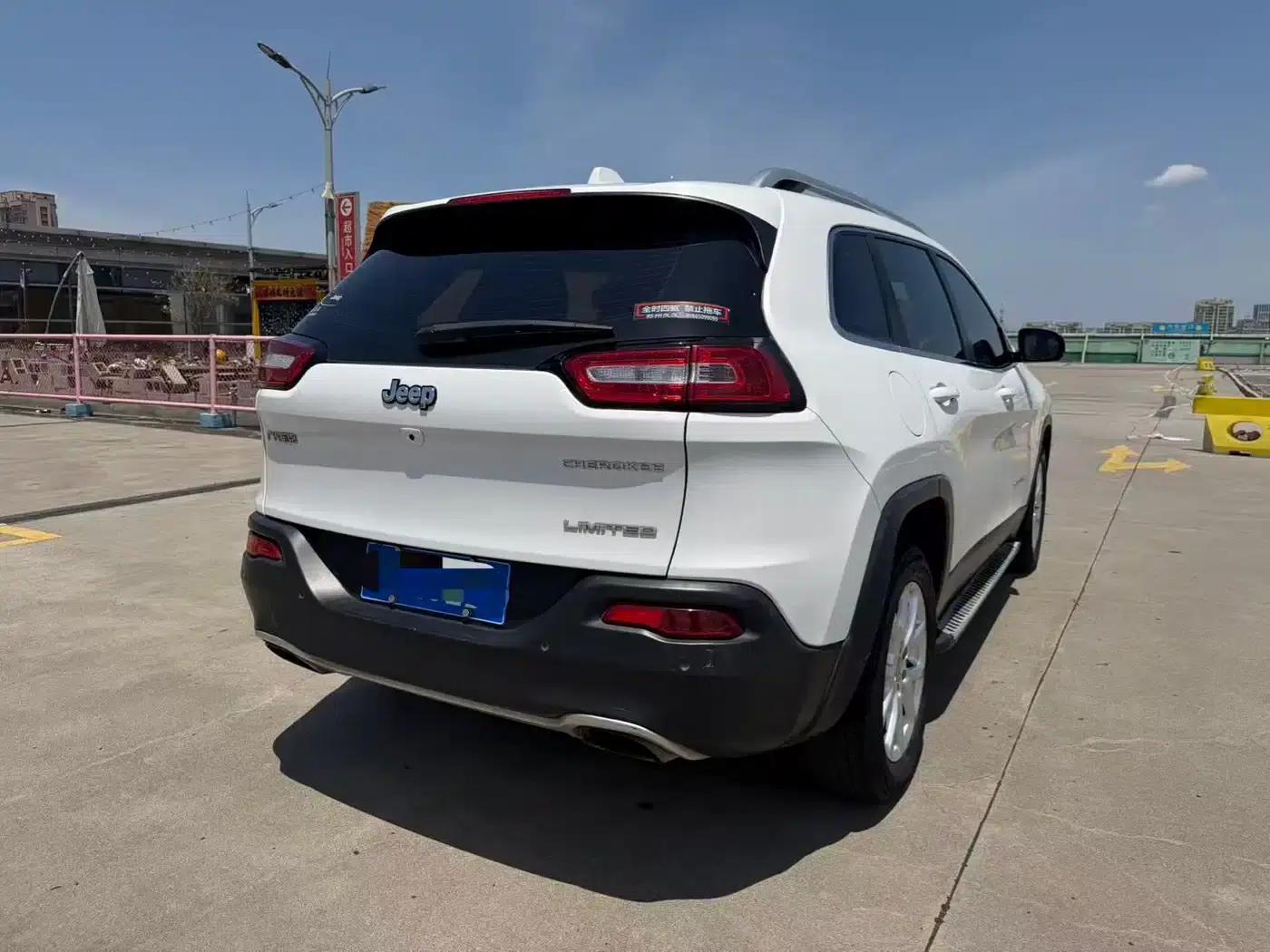 Jeep Cherokee 2017 2.4L Leading Edition — миниатюра 5