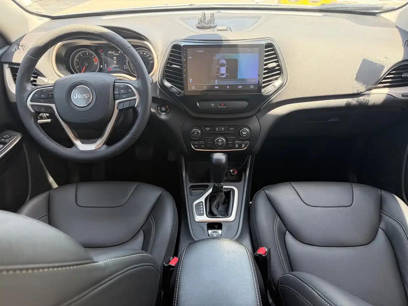 Jeep Cherokee 2017 2.4L Leading Edition — миниатюра 8