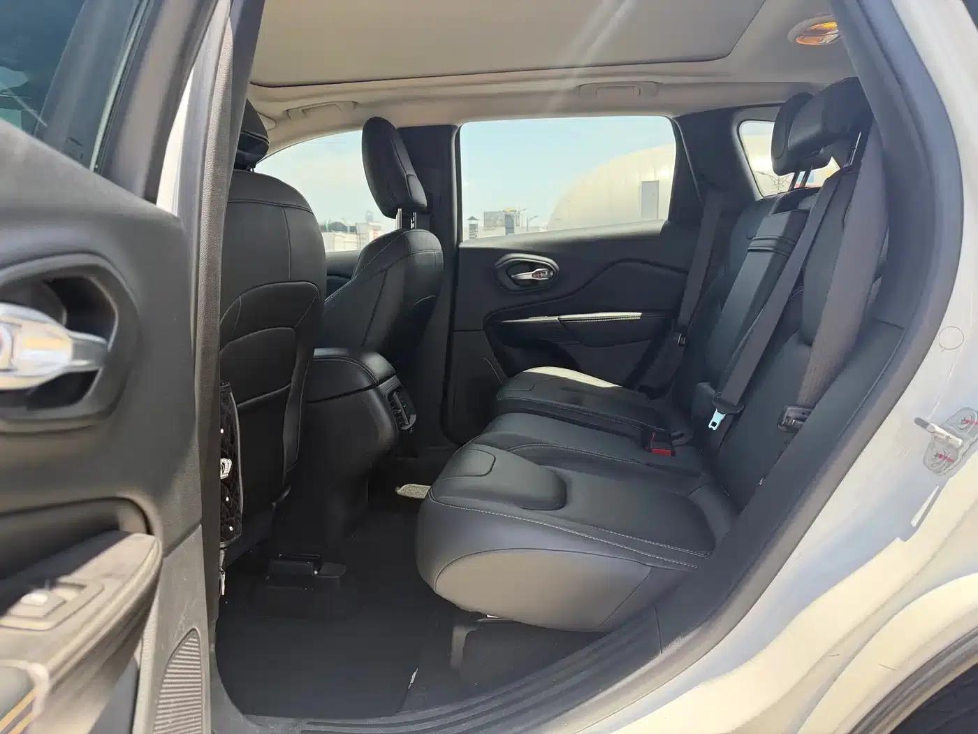 Jeep Cherokee 2017 2.4L Leading Edition — миниатюра 10