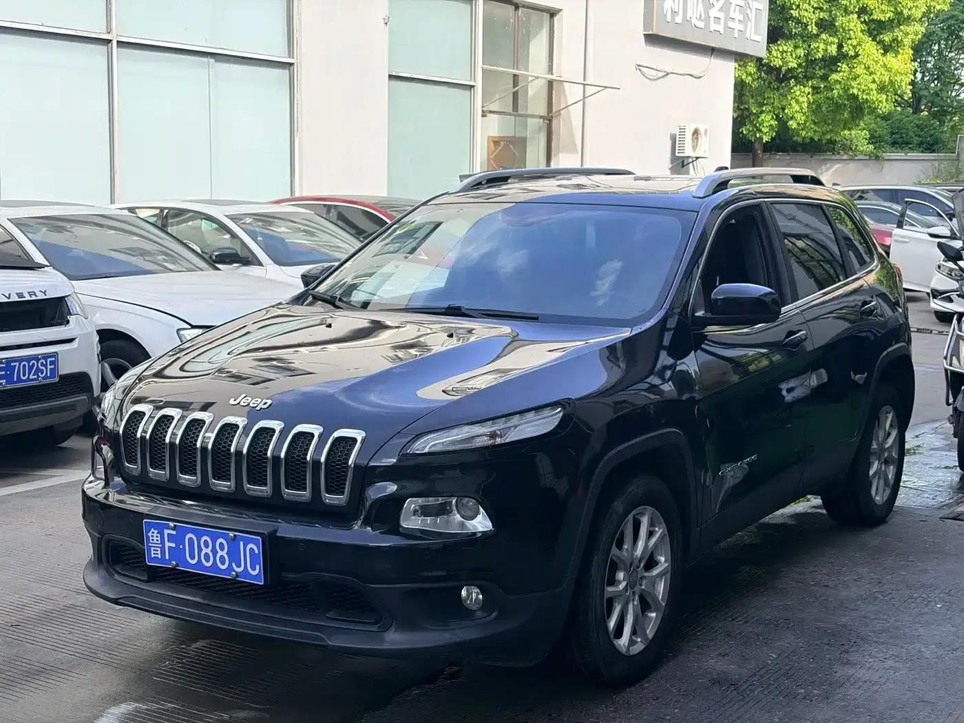 Jeep Cherokee 2016 2.0L Premium Edition — миниатюра 1