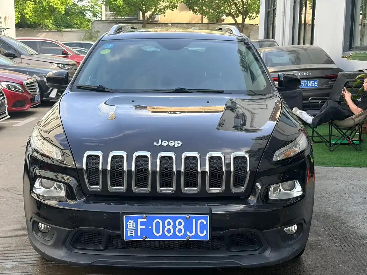 Jeep Cherokee 2016 2.0L Premium Edition — миниатюра 2