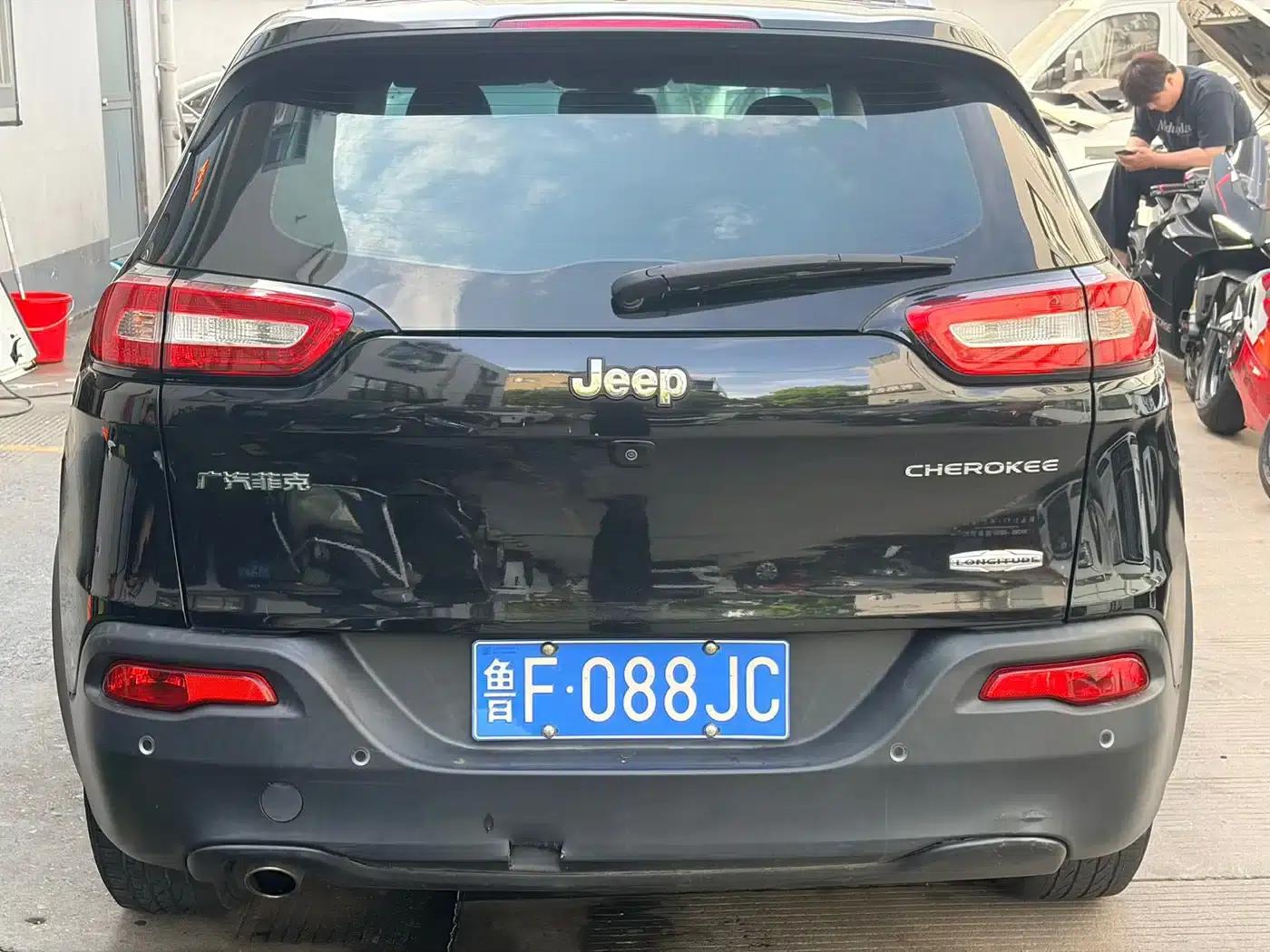 Jeep Cherokee 2016 2.0L Premium Edition — миниатюра 12