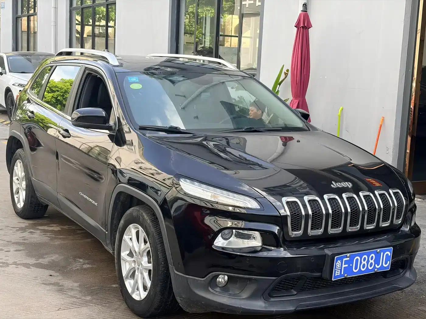 Jeep Cherokee 2016 2.0L Premium Edition — миниатюра 3