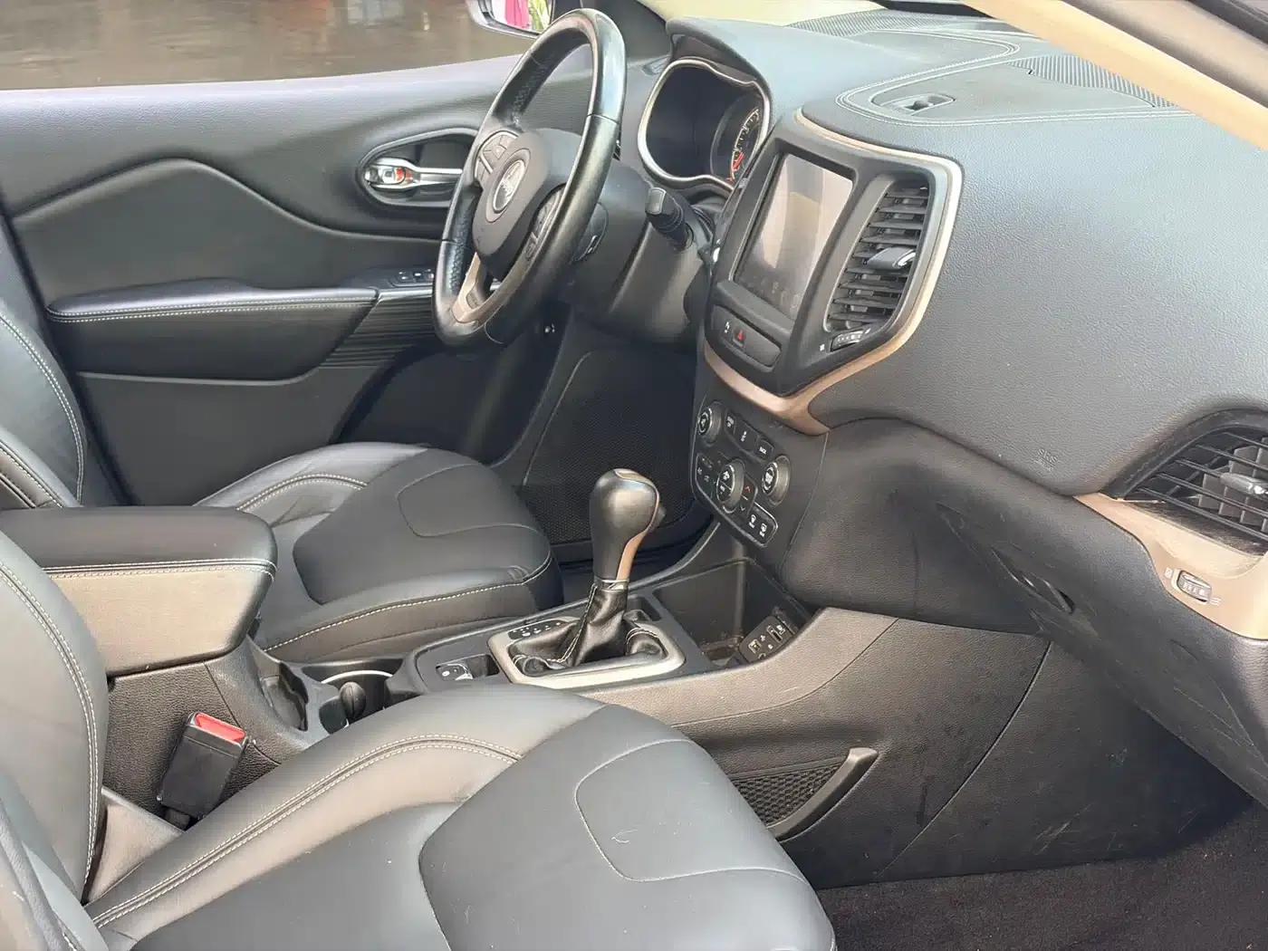 Jeep Cherokee 2016 2.0L Premium Edition — миниатюра 4