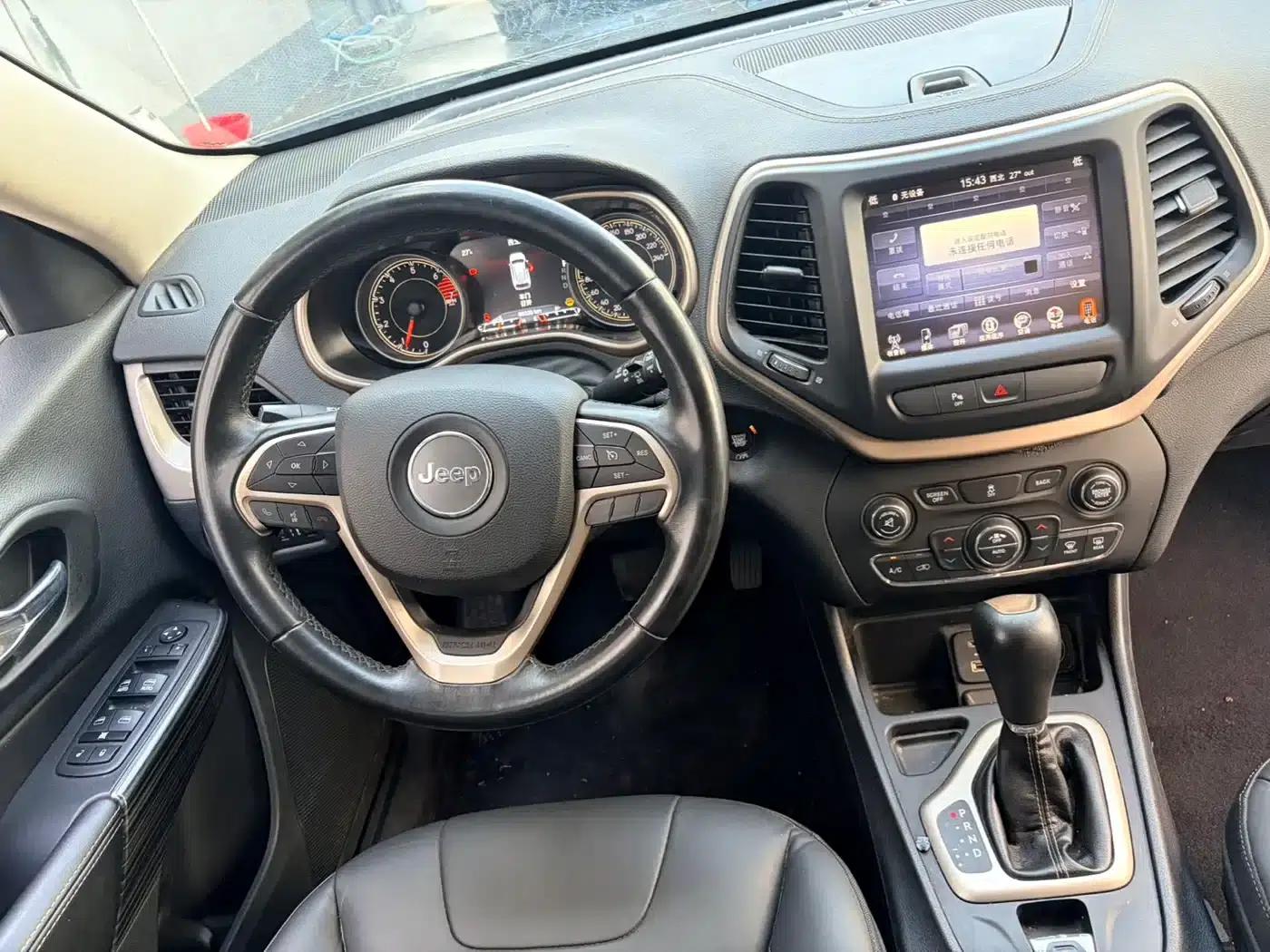 Jeep Cherokee 2016 2.0L Premium Edition — миниатюра 5