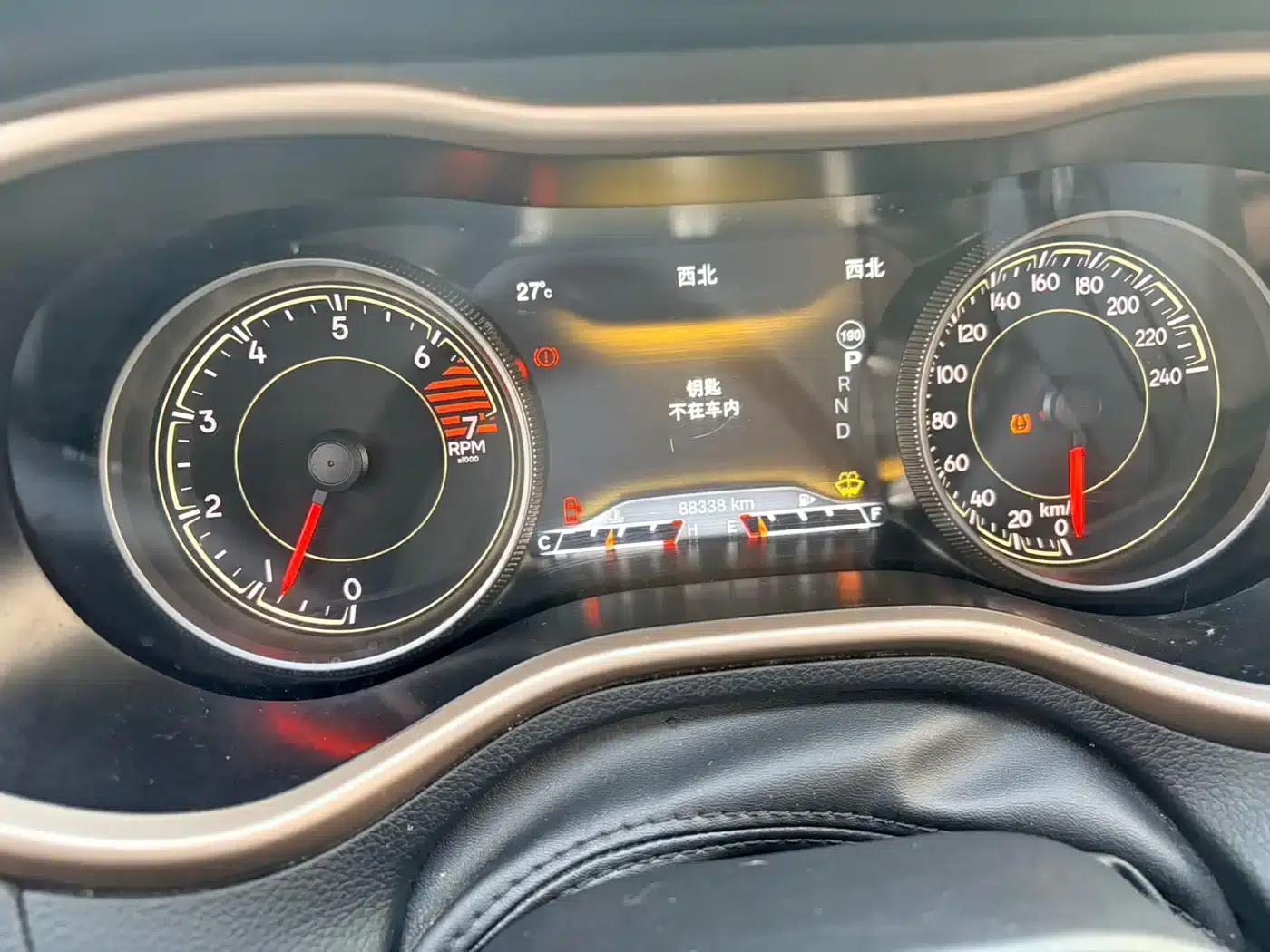 Jeep Cherokee 2016 2.0L Premium Edition — миниатюра 6