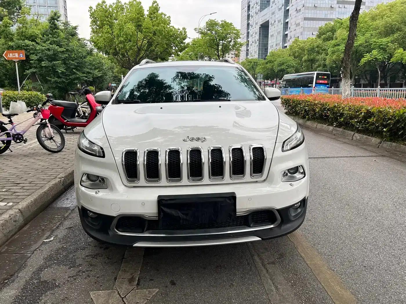 Jeep Cherokee 2016 2.4L Premium Edition — миниатюра 2
