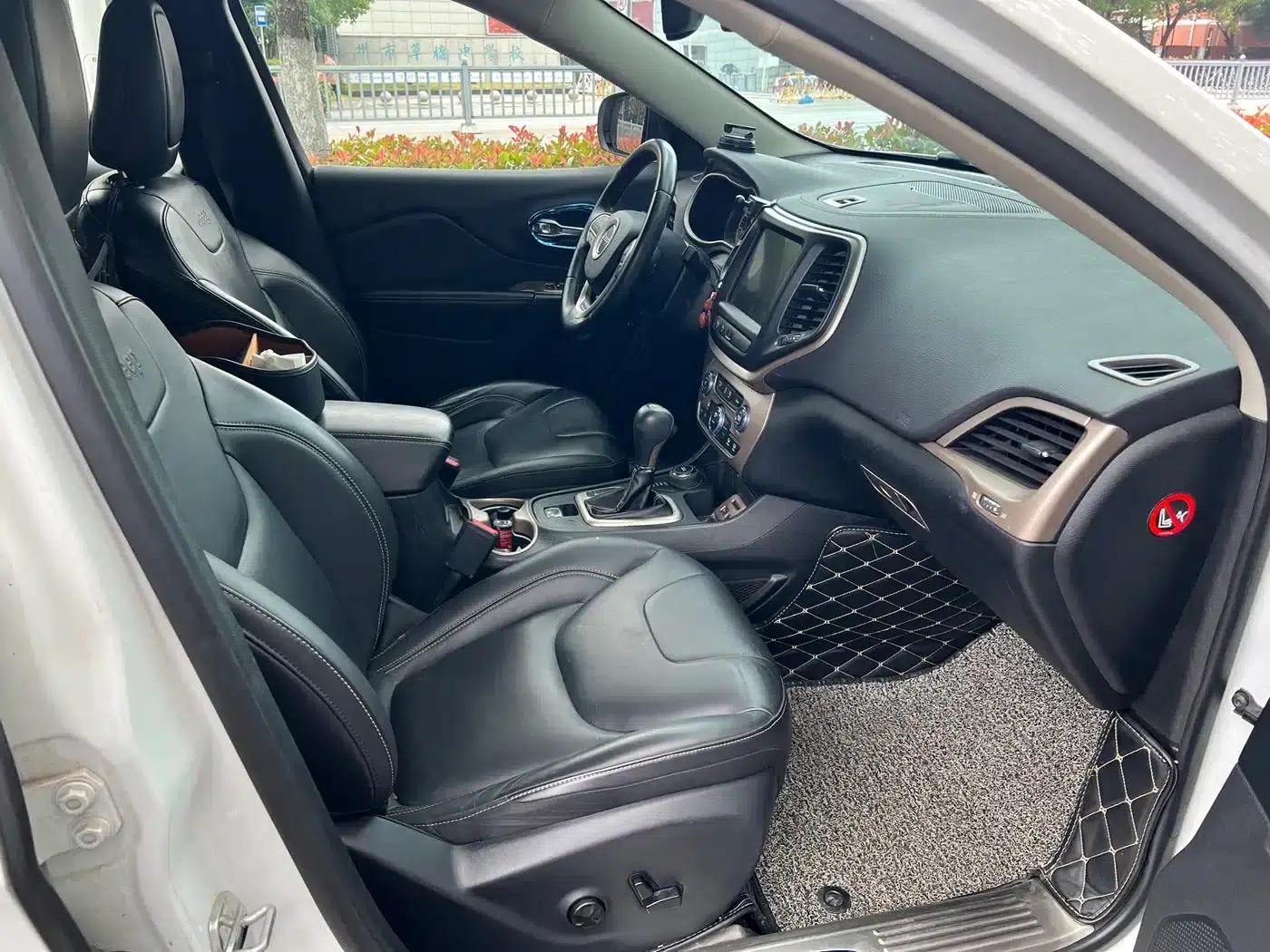 Jeep Cherokee 2016 2.4L Premium Edition — миниатюра 12