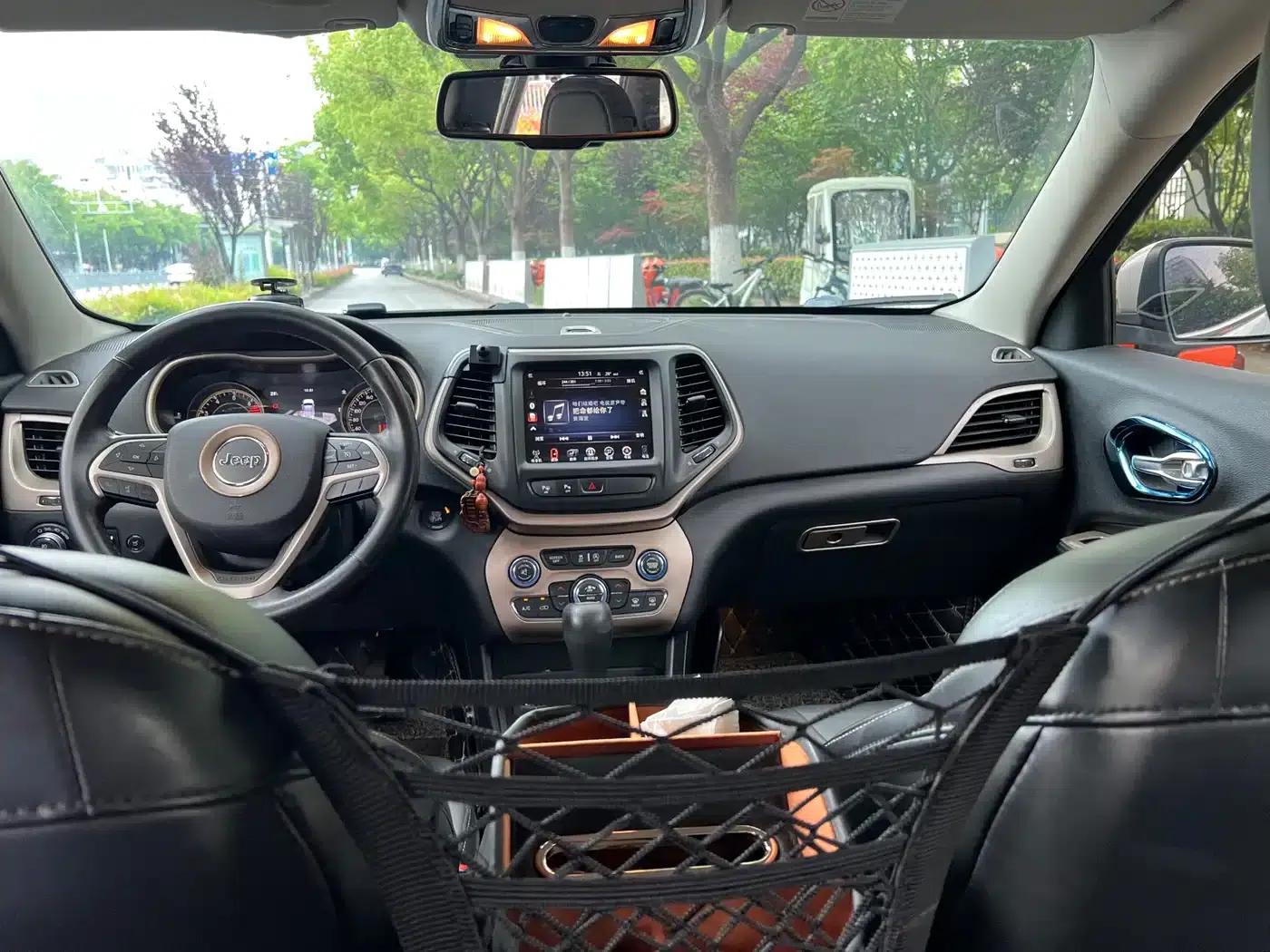Jeep Cherokee 2016 2.4L Premium Edition — миниатюра 13