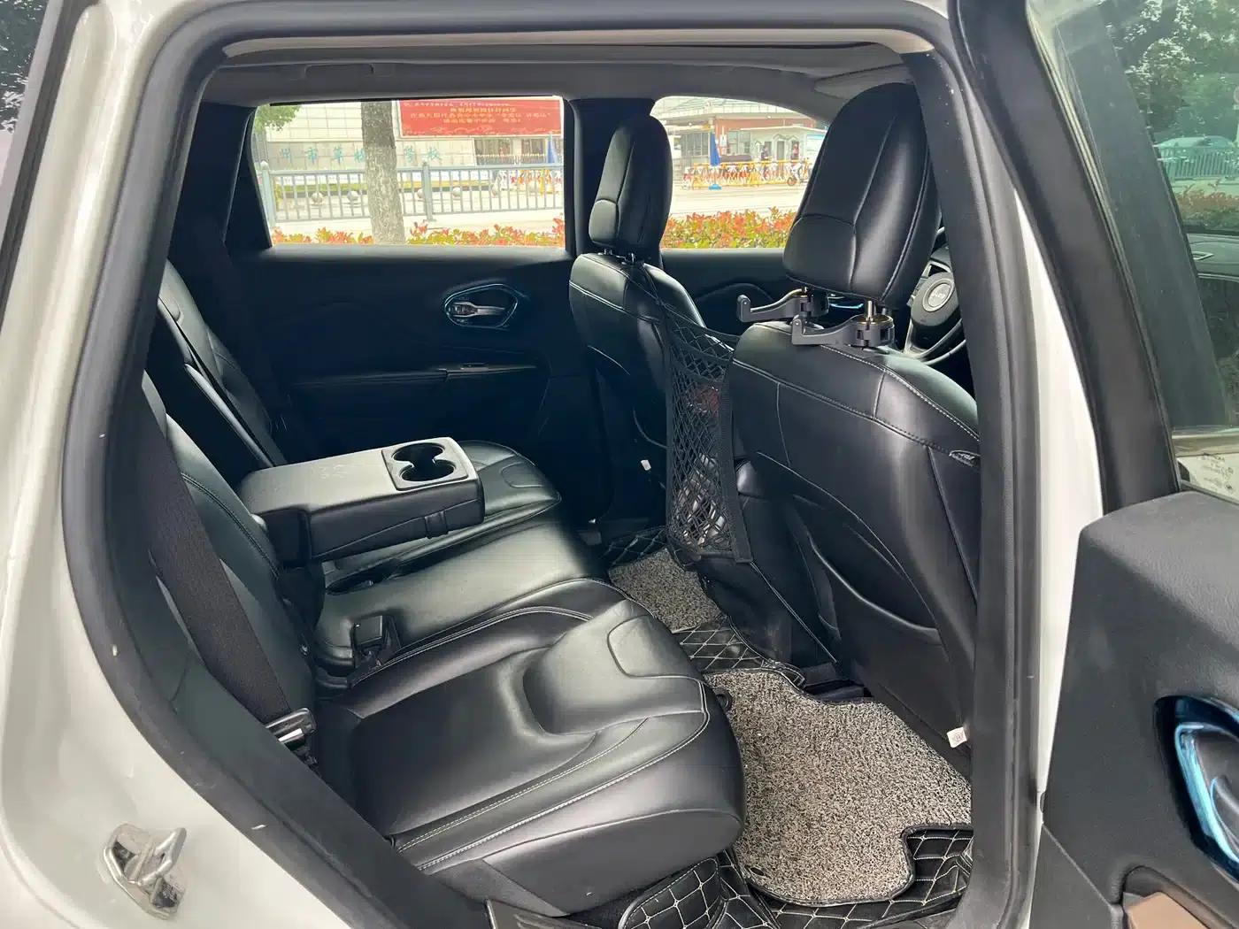 Jeep Cherokee 2016 2.4L Premium Edition — миниатюра 15