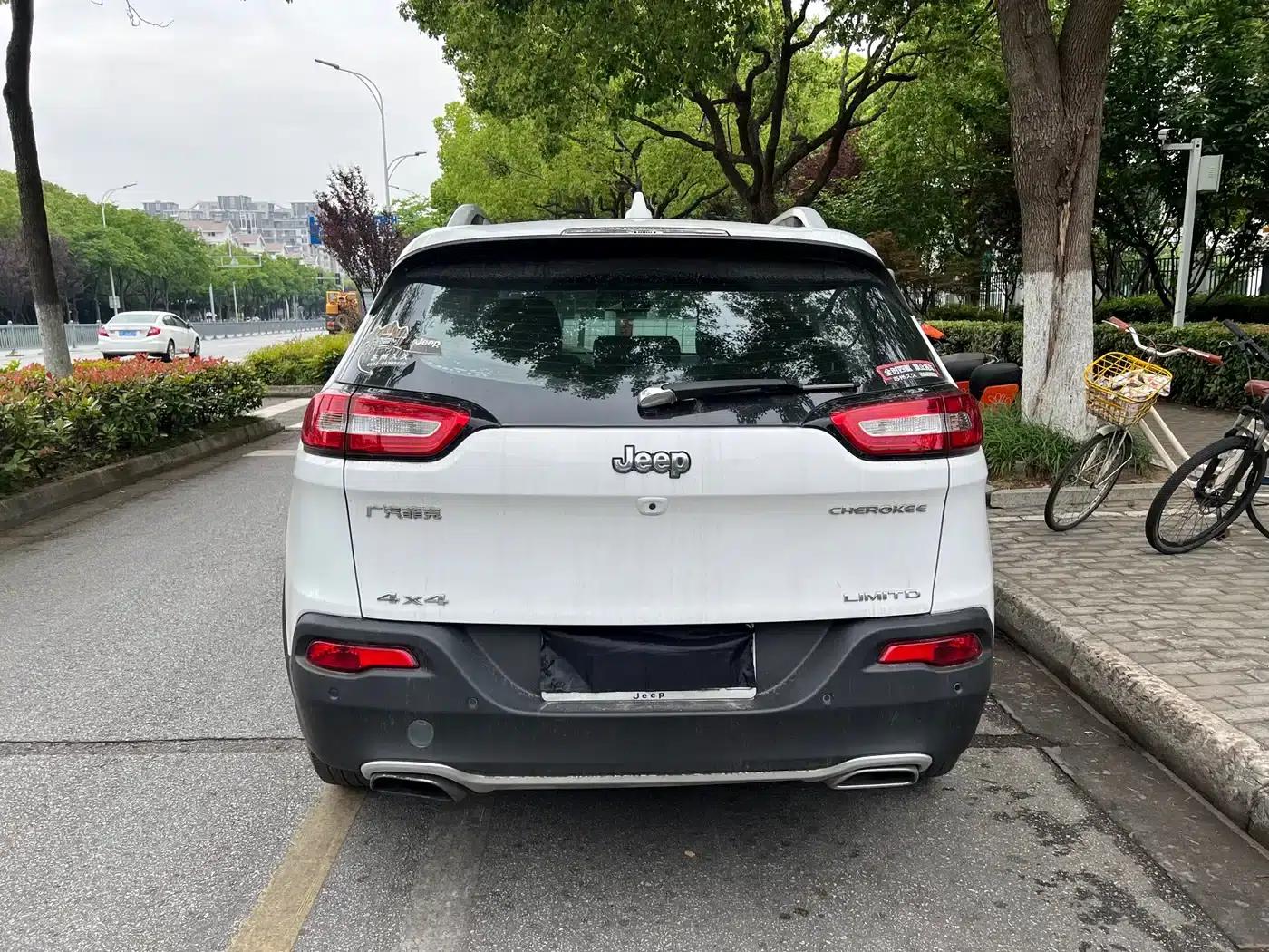Jeep Cherokee 2016 2.4L Premium Edition — миниатюра 6