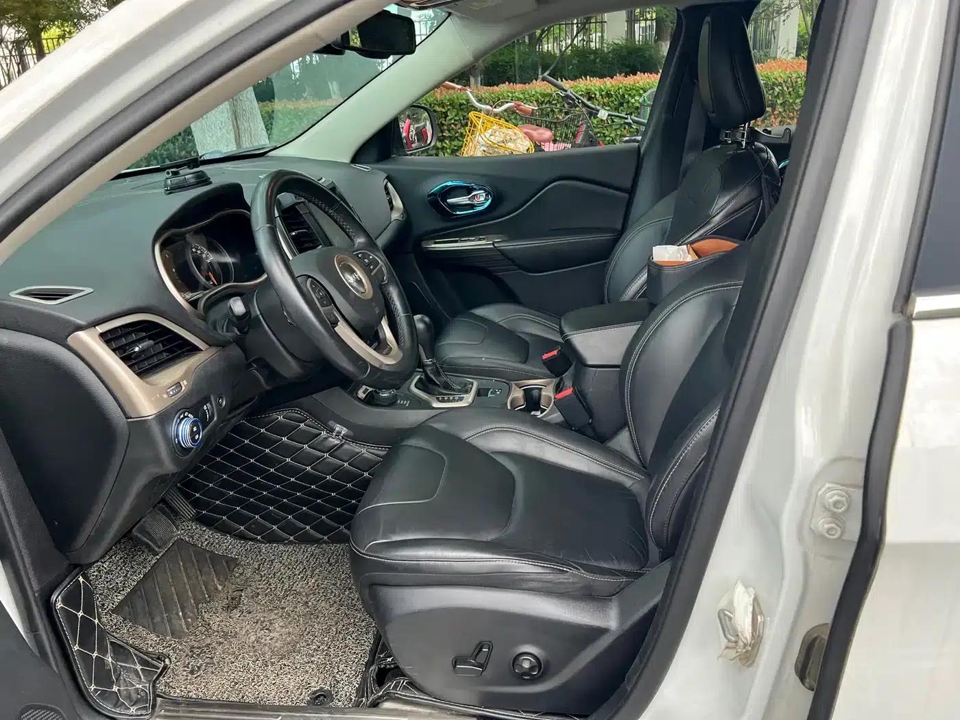Jeep Cherokee 2016 2.4L Premium Edition — миниатюра 9