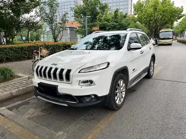 Jeep Cherokee 2016 2.4L Premium Edition