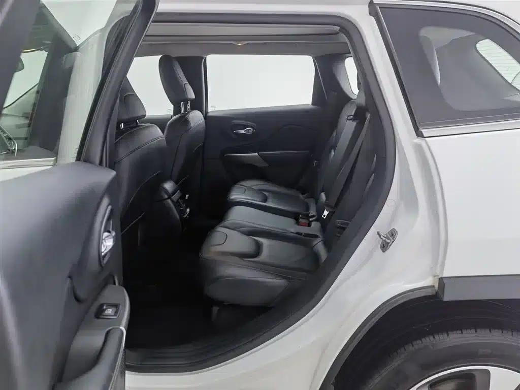 Jeep Cherokee 2019 2.0T 2WD Premium Edition (National V Emission Standard) — миниатюра 15