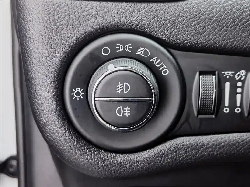 Jeep Cherokee 2019 2.0T 2WD Premium Edition (National V Emission Standard) — миниатюра 21