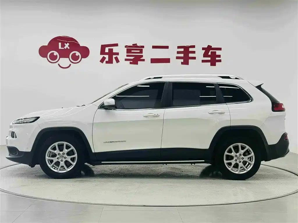 Jeep Cherokee 2016 2.4L Leading Edition — миниатюра 2