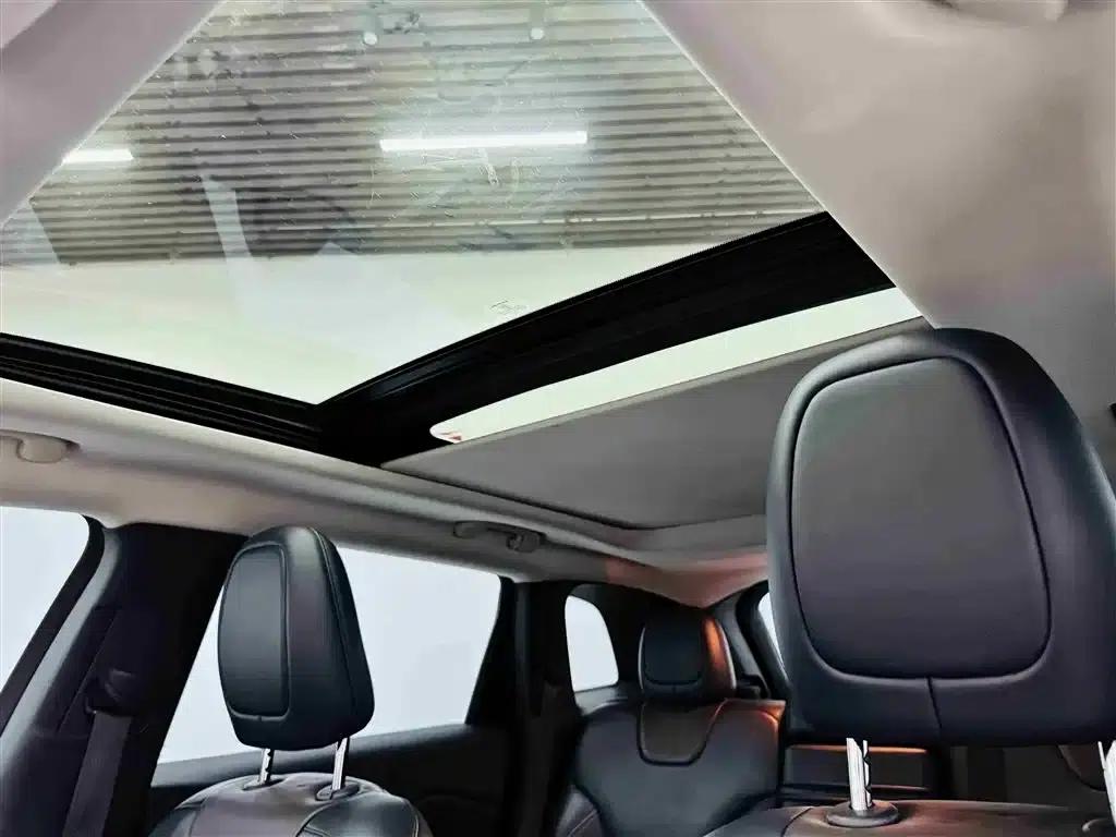 Jeep Cherokee 2016 2.4L Leading Edition — миниатюра 17