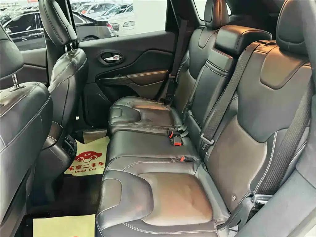 Jeep Cherokee 2016 2.4L Leading Edition — миниатюра 20